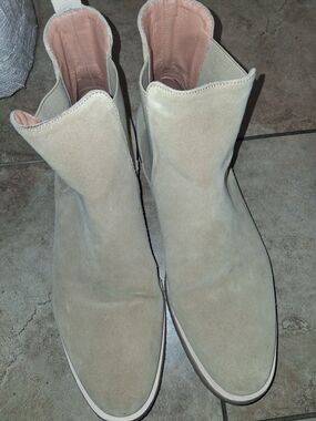 Men's Suede Chelsea Boots in Light Beige